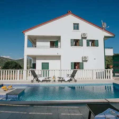 Casa de Férias Family Friendly House With A Swimming Pool Vrsine, Trogir - 21602 *
